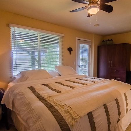 The Fraser River'S Edge B&B Lodge Чилливак Экстерьер фото