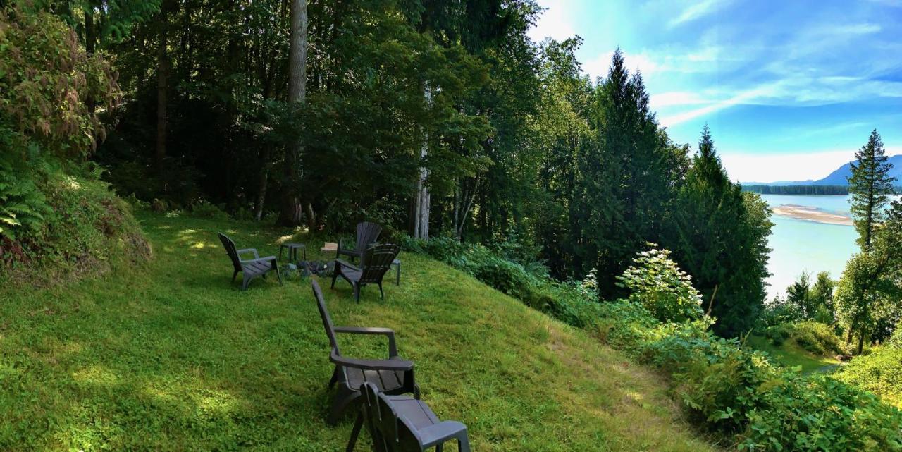 The Fraser River'S Edge B&B Lodge Чилливак Экстерьер фото