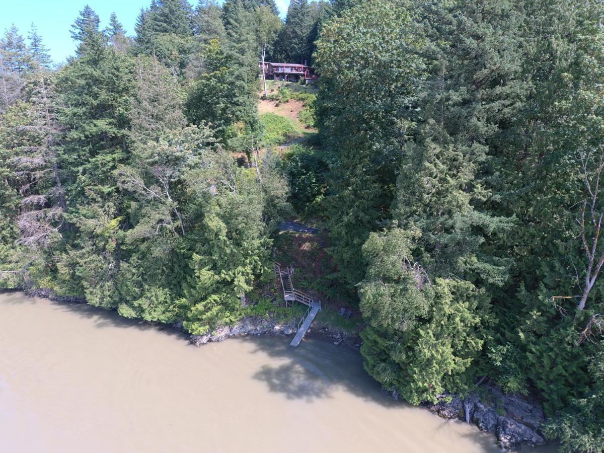 The Fraser River'S Edge B&B Lodge Чилливак Экстерьер фото