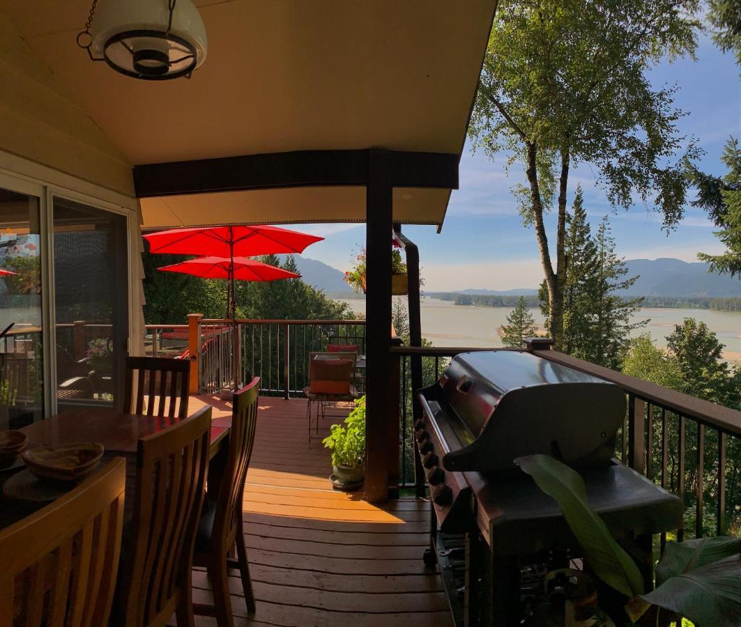 The Fraser River'S Edge B&B Lodge Чилливак Экстерьер фото