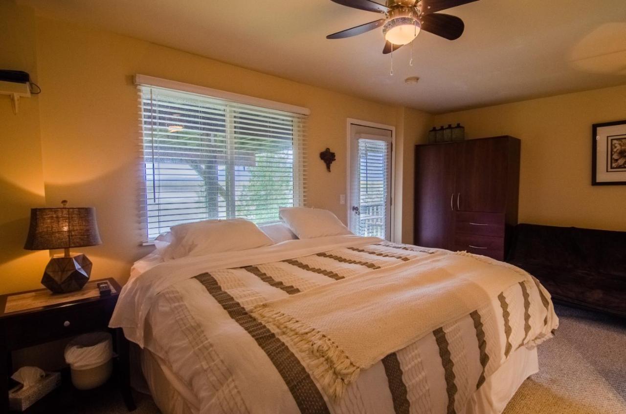 The Fraser River'S Edge B&B Lodge Чилливак Экстерьер фото